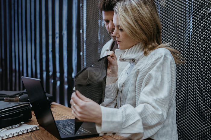 A quick guide: how to choose the right DICOTA Privacy Filter for your device
